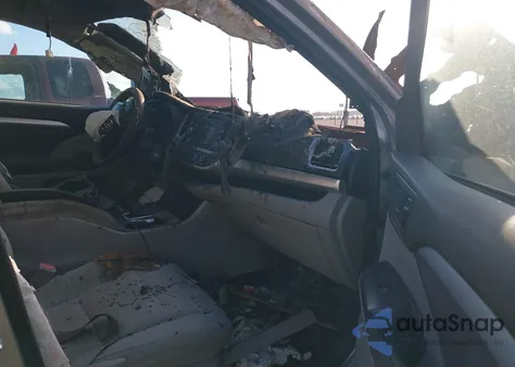 2018 Toyota Highlander Le from USA, damaged, VIN 5TDZARFHXJS038131